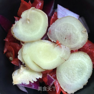 辣皮子红酒炖牛肉步骤2