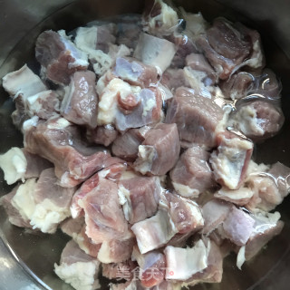 辣皮子红酒炖牛肉步骤1