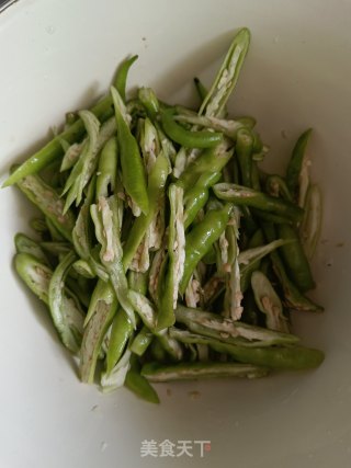五花肉炒青椒步骤1