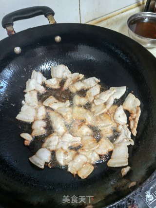 五花肉炒青椒步骤3