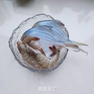鱼虾一锅出步骤1
