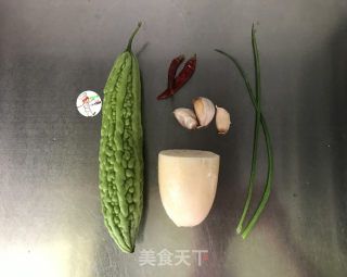 苦瓜炒藕片步骤1