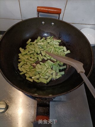 梅干菜炒豆角步骤6