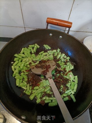 梅干菜炒豆角步骤9