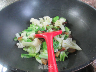 腊肉炒花菜毛毛菜步骤5