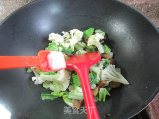 腊肉炒花菜毛毛菜步骤6