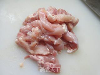 酱瓜炒鸡腿肉步骤3