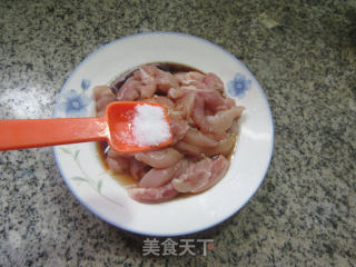 酱瓜炒鸡腿肉步骤6