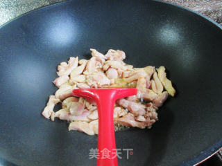酱瓜炒鸡腿肉步骤8