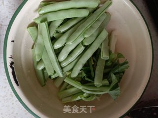 四季豆烧排骨步骤1