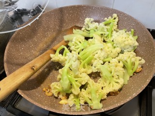 XO酱炒花菜步骤3