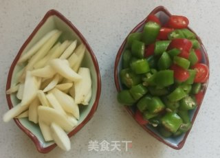 杏鲍菇炒鸡丁步骤3