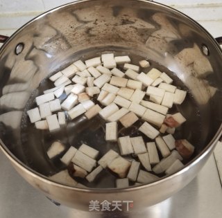 杏鲍菇炒鸡丁步骤5