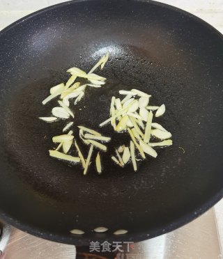 杏鲍菇炒鸡丁步骤6