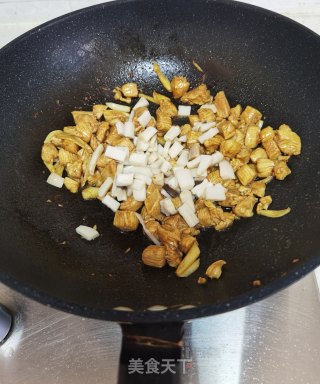 杏鲍菇炒鸡丁步骤8
