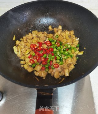 杏鲍菇炒鸡丁步骤10