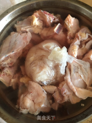 鲍鱼板栗焖鸡步骤2