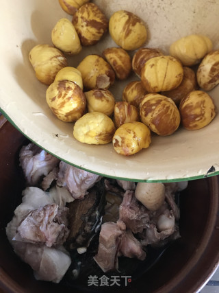鲍鱼板栗焖鸡步骤6
