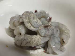 西蓝花炒虾球步骤3