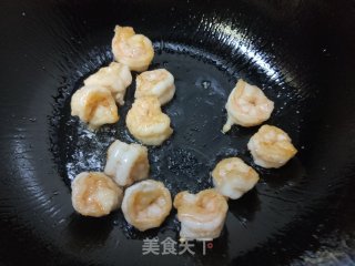 西蓝花炒虾球步骤9