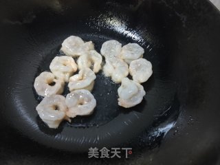 西蓝花炒虾球步骤8