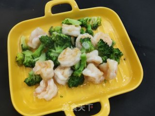 西蓝花炒虾球步骤16