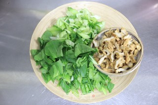 油菜炒豆腐泡步骤2