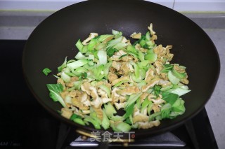 油菜炒豆腐泡步骤3