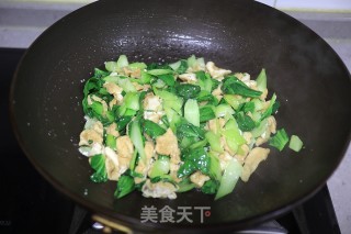 油菜炒豆腐泡步骤6