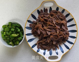 青椒炒鸡胗步骤2