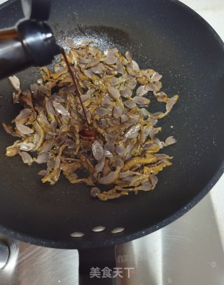青椒炒鸡胗步骤5