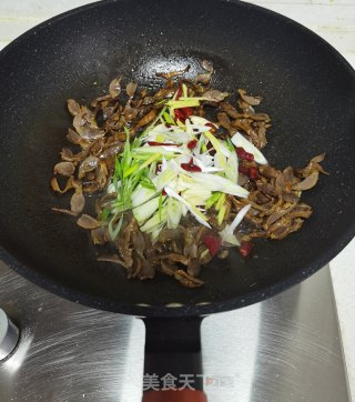 青椒炒鸡胗步骤6