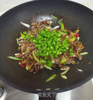 青椒炒鸡胗步骤7