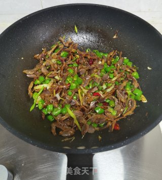 青椒炒鸡胗步骤9