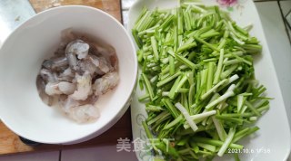 虾仁炒韭黄步骤1