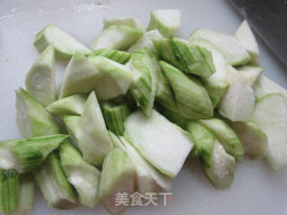 霞迷饺莲藕炒丝瓜步骤3