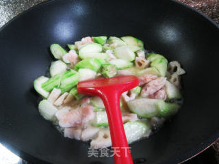 霞迷饺莲藕炒丝瓜步骤6