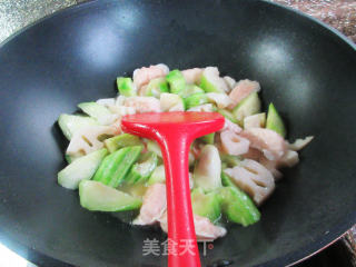 霞迷饺莲藕炒丝瓜步骤9