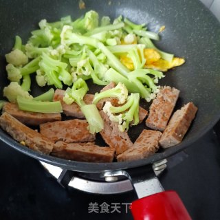 午餐肉炒有机花菜步骤8