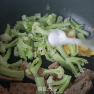 午餐肉炒有机花菜步骤9