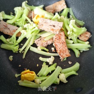 午餐肉炒有机花菜步骤10