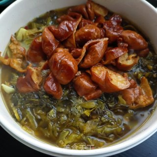 酸菜肥肠煲步骤11