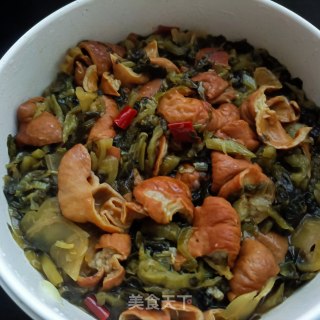 酸菜肥肠煲步骤12