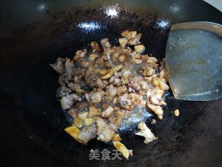 浸辣椒炒鸡步骤8