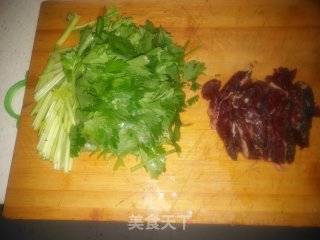 低脂高蛋白：芹菜炒牛肉步骤1