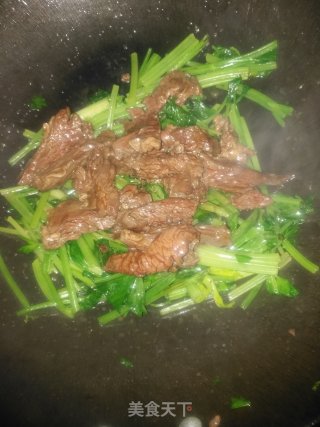 低脂高蛋白：芹菜炒牛肉步骤5