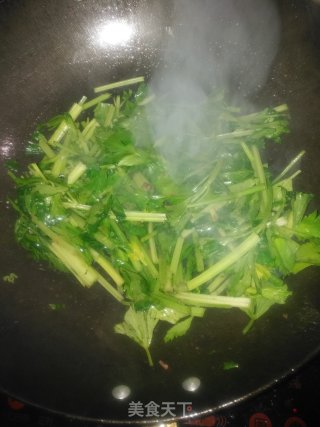 低脂高蛋白：芹菜炒牛肉步骤4