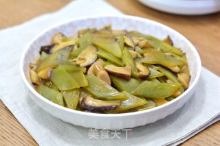 低脂脆嫩浓香的莴笋炒香菇步骤9