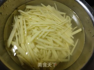 杏鲍菇炒土豆丝步骤4