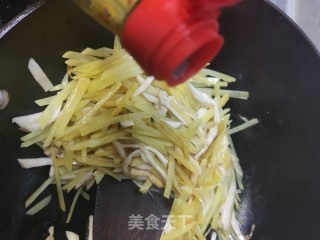 杏鲍菇炒土豆丝步骤8